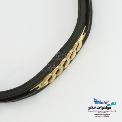 نمای دوم دستبند طلا و چرم - طرح کارتیه