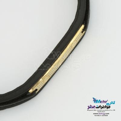 نمای دوم دستبند طلا و چرم - طرح کارتیه لاو