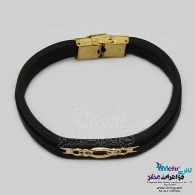 نمای دوم دستبند طلا و چرم - طرح کارتیه