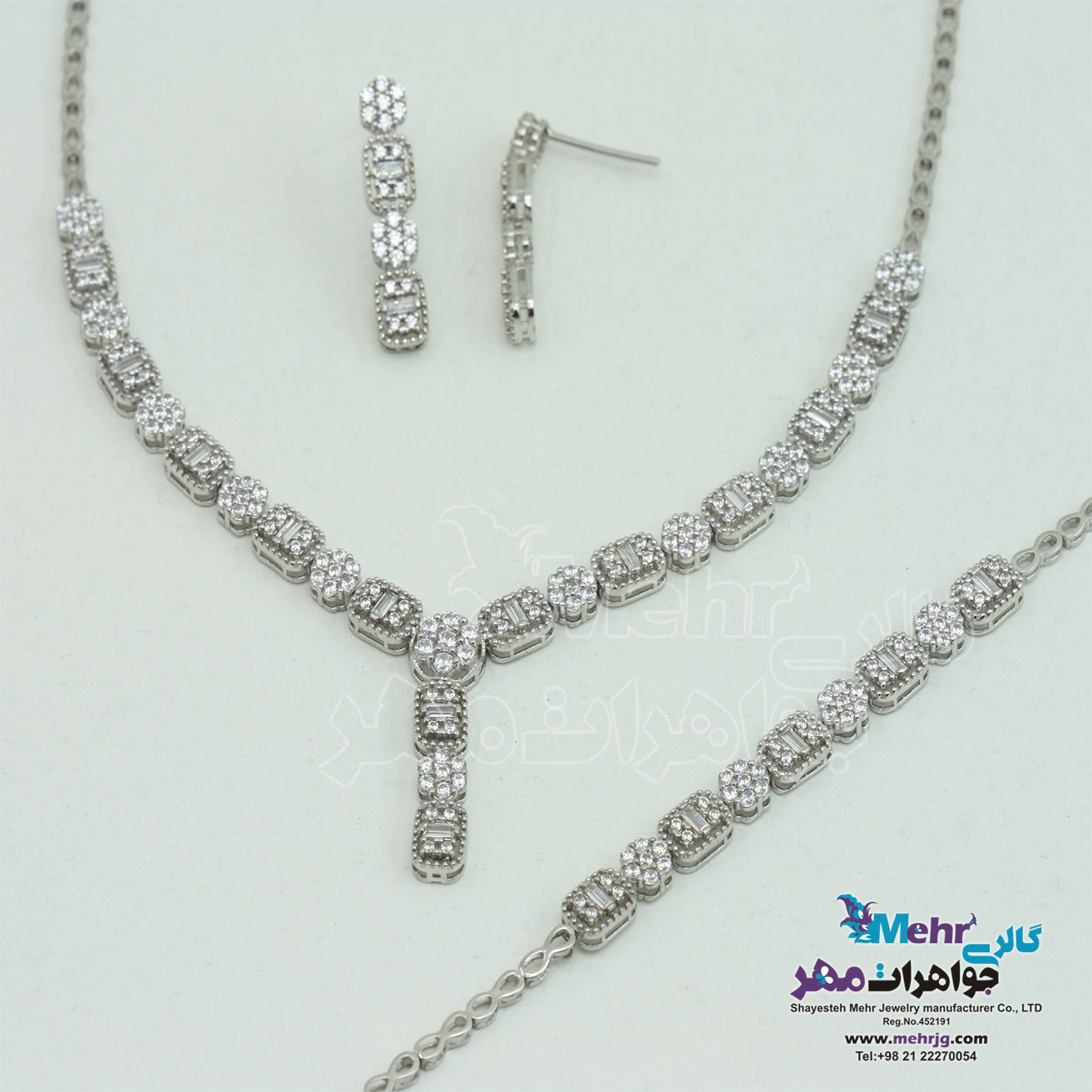 سرویس طلا - گردنبند و گوشواره و دستبند - طرح فلاور و مستطیل