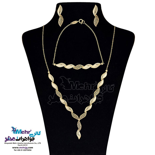 سرویس طلا - گردنبند و گوشواره و دستبند - طرح برگ