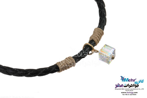 دستبند طلا و چرم - سنگ سواروسکی مکعب