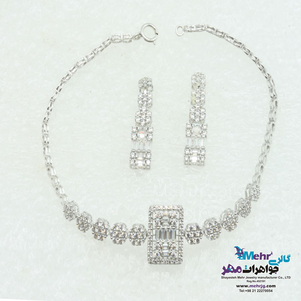 سرویس طلا - گردنبند - دستبند - گوشواره  - طرح هندسی