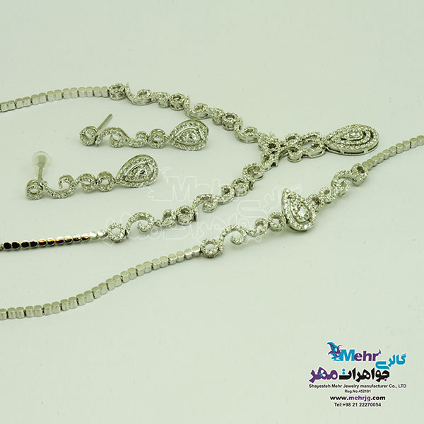 سرویس طلا - گردنبند - دستبند - گوشواره - طرح اشک