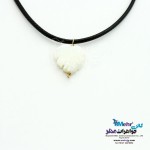 گردنبند طلا و چرم - طرح صدف برگ